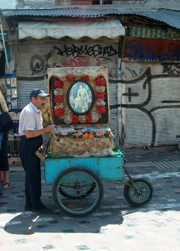   laterna (barrel-organ)